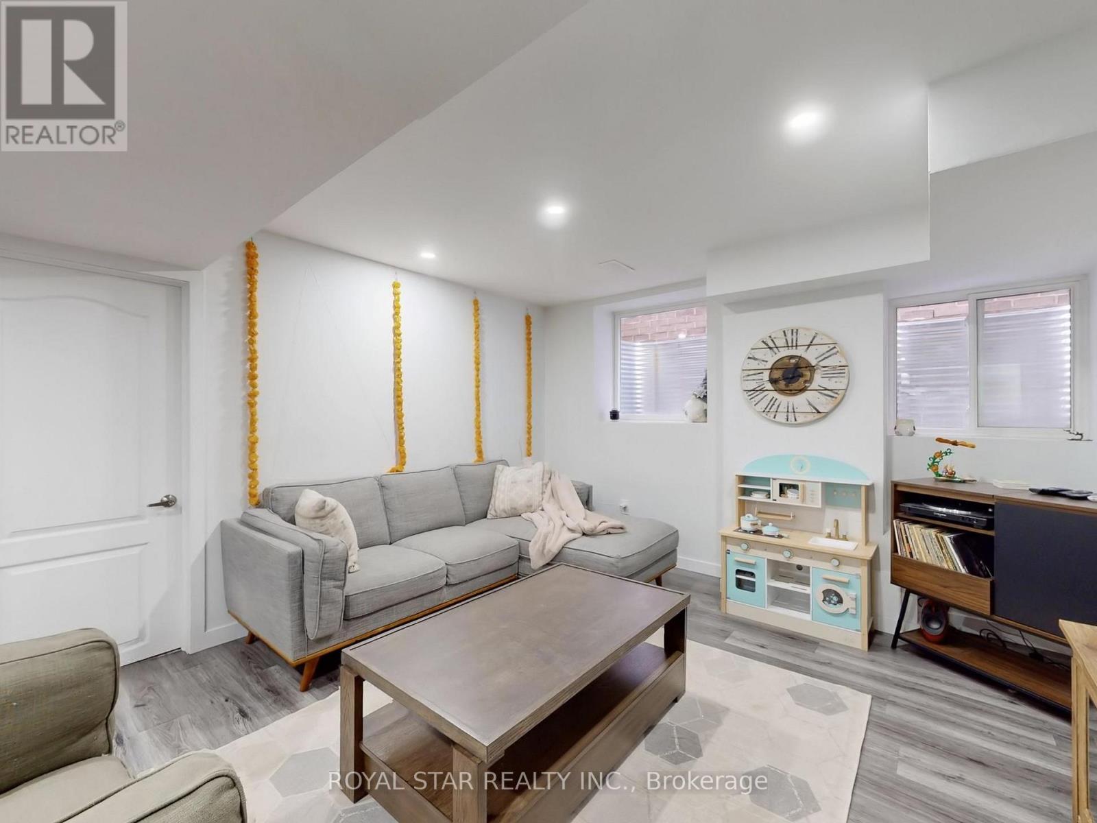 20 Walworth Street, Halton Hills (Georgetown), Ontario  L7G 0N5 - Photo 38 - W12920698