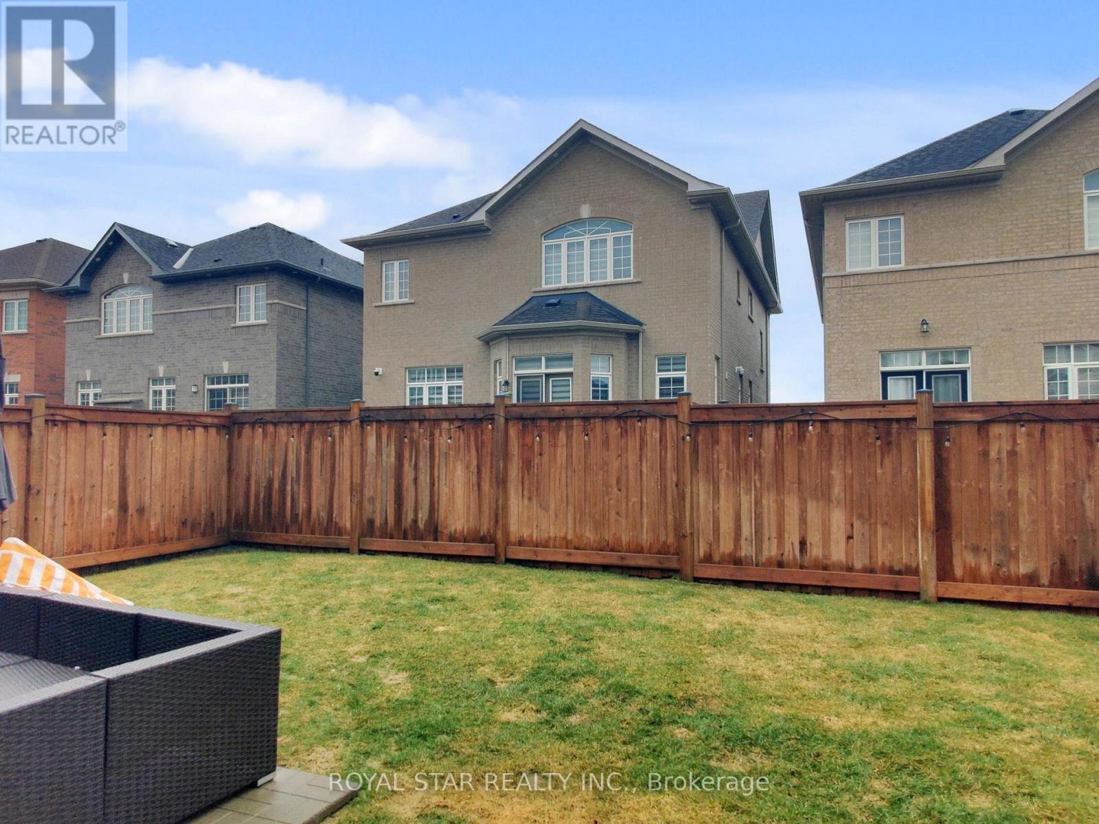 20 Walworth Street, Halton Hills (Georgetown), Ontario  L7G 0N5 - Photo 50 - W12920698