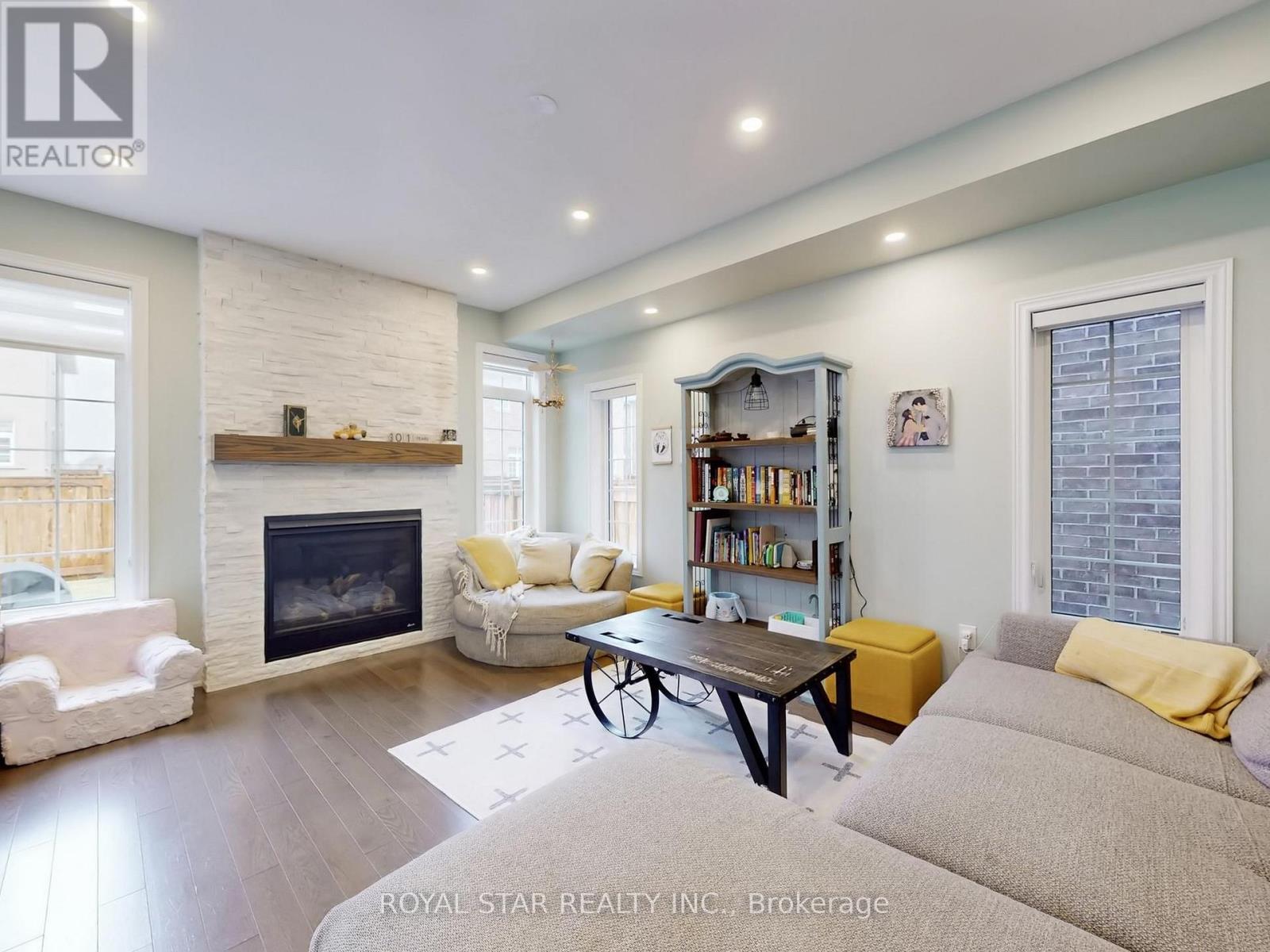 20 Walworth Street, Halton Hills (Georgetown), Ontario  L7G 0N5 - Photo 7 - W12920698