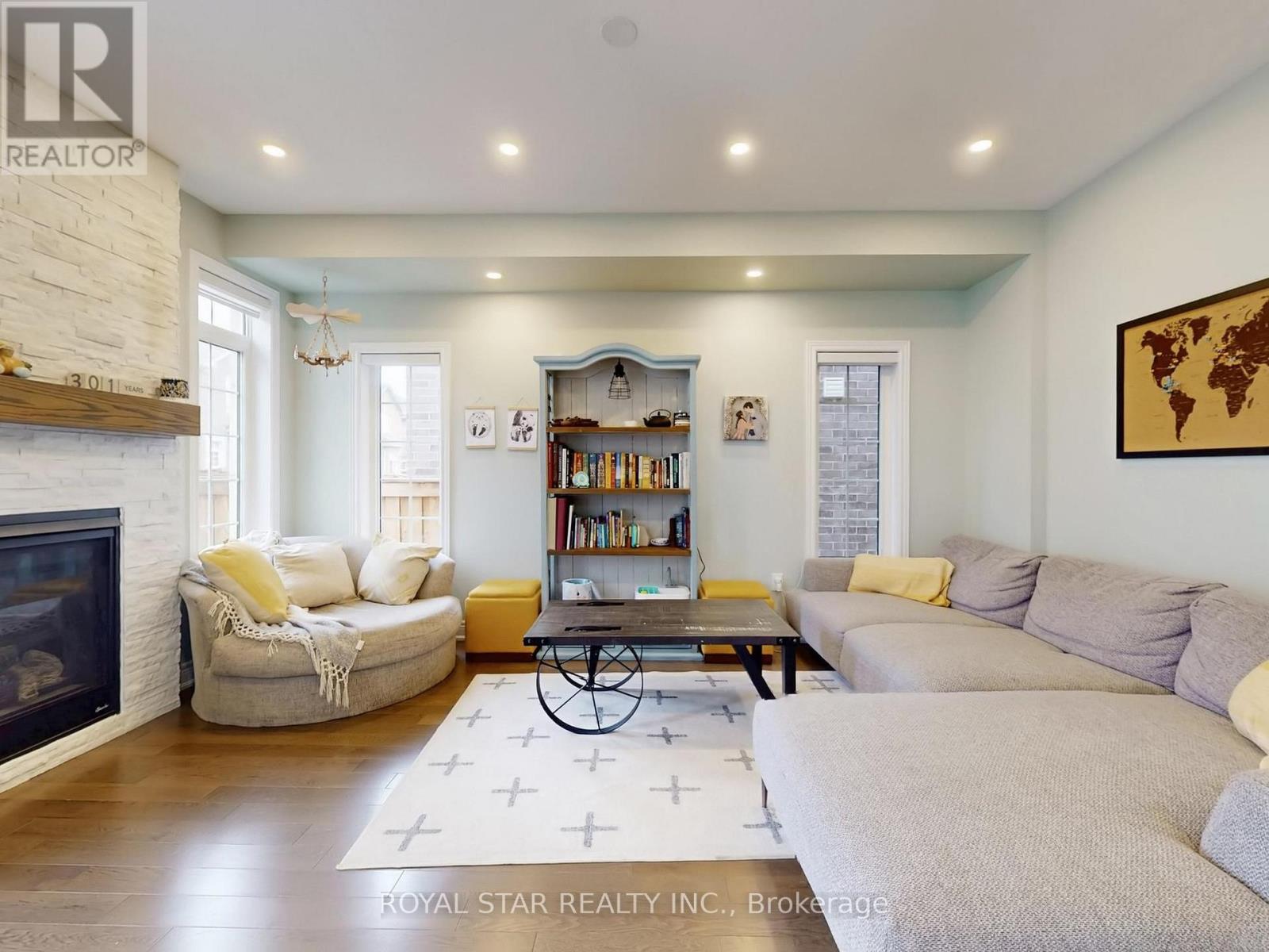 20 Walworth Street, Halton Hills (Georgetown), Ontario  L7G 0N5 - Photo 8 - W12920698