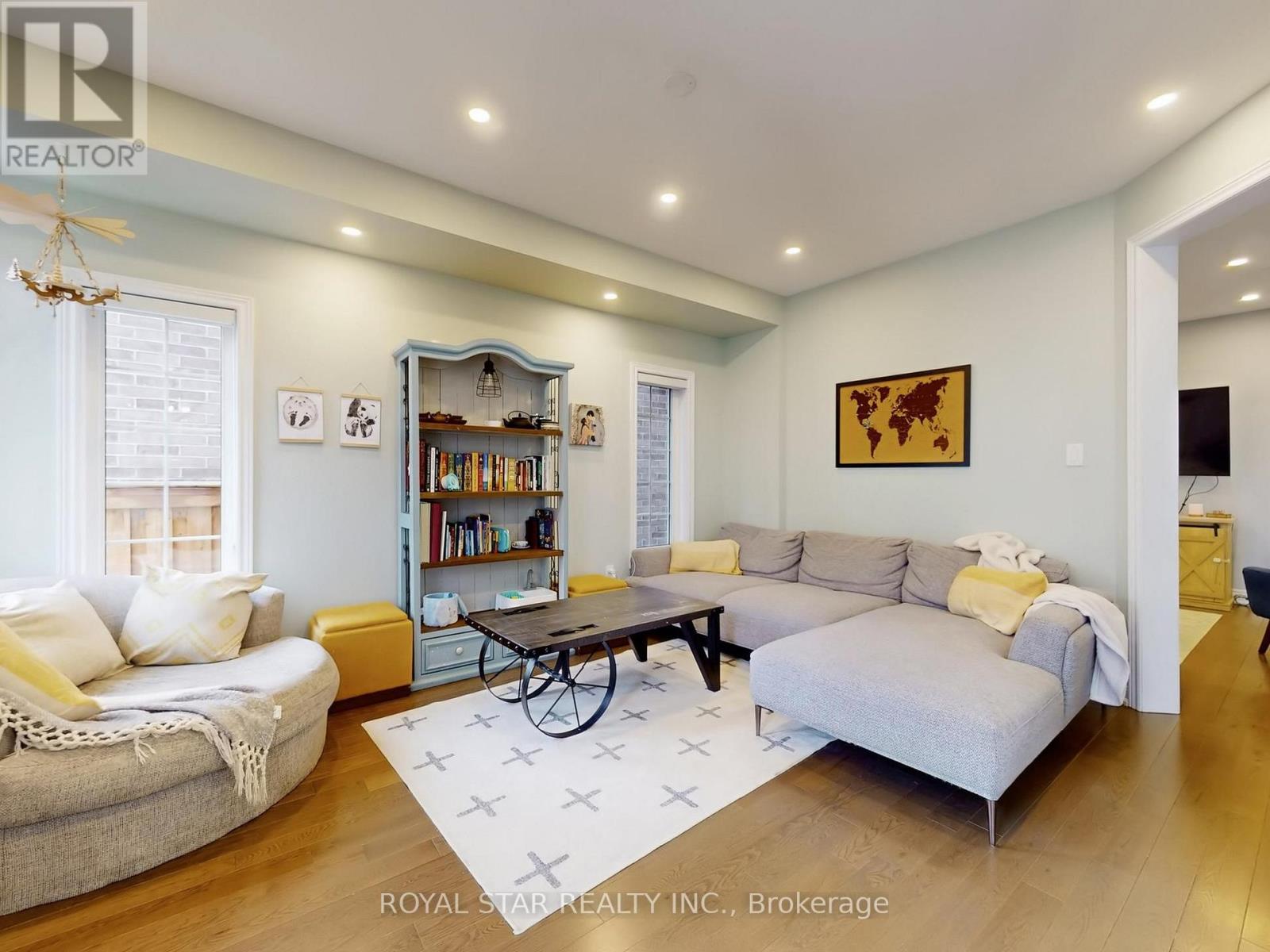 20 Walworth Street, Halton Hills (Georgetown), Ontario  L7G 0N5 - Photo 9 - W12920698