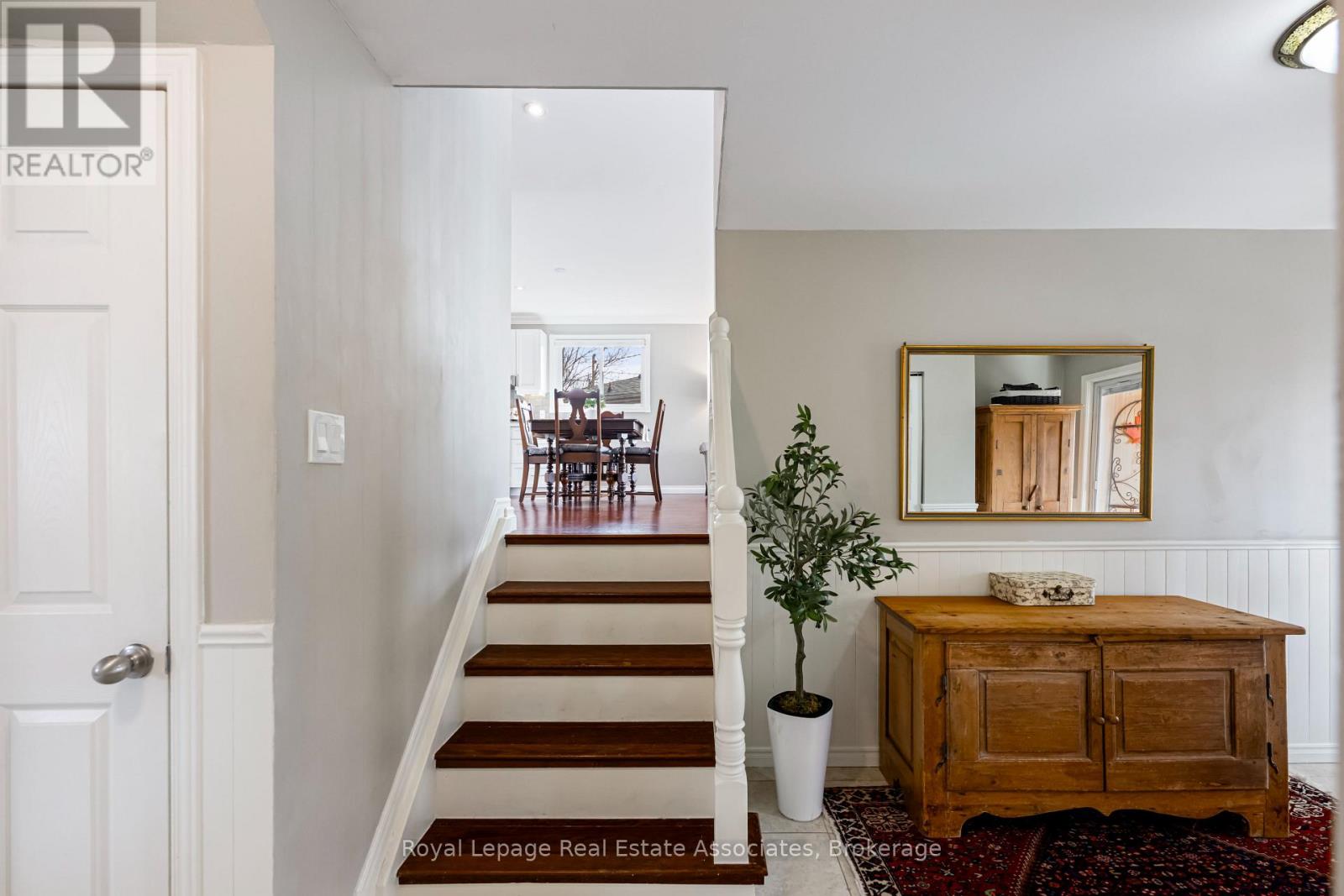 55 Eleanor Crescent, Halton Hills (Georgetown), Ontario  L7G 2T7 - Photo 10 - W12920990