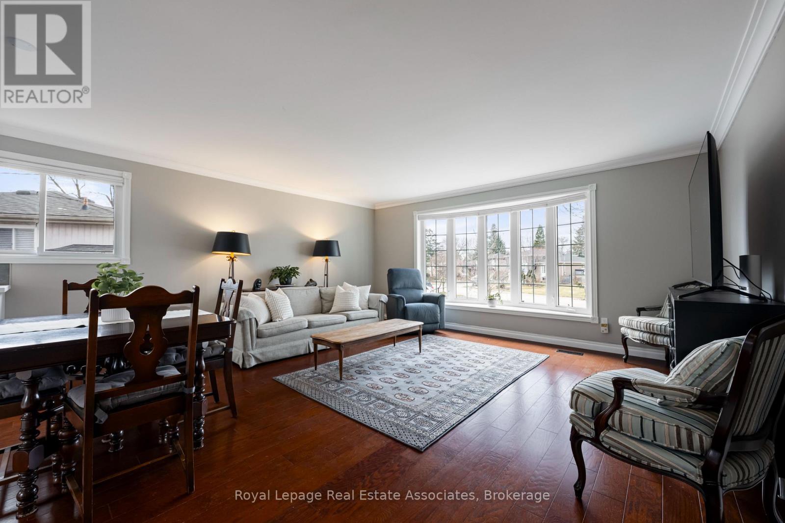 55 Eleanor Crescent, Halton Hills (Georgetown), Ontario  L7G 2T7 - Photo 11 - W12920990