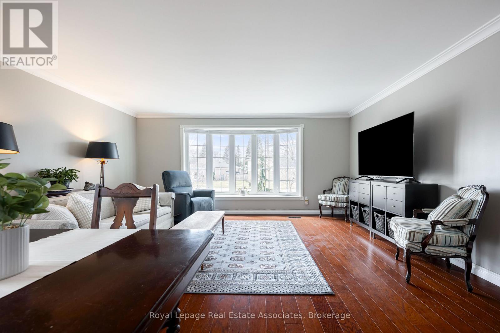 55 Eleanor Crescent, Halton Hills (Georgetown), Ontario  L7G 2T7 - Photo 12 - W12920990