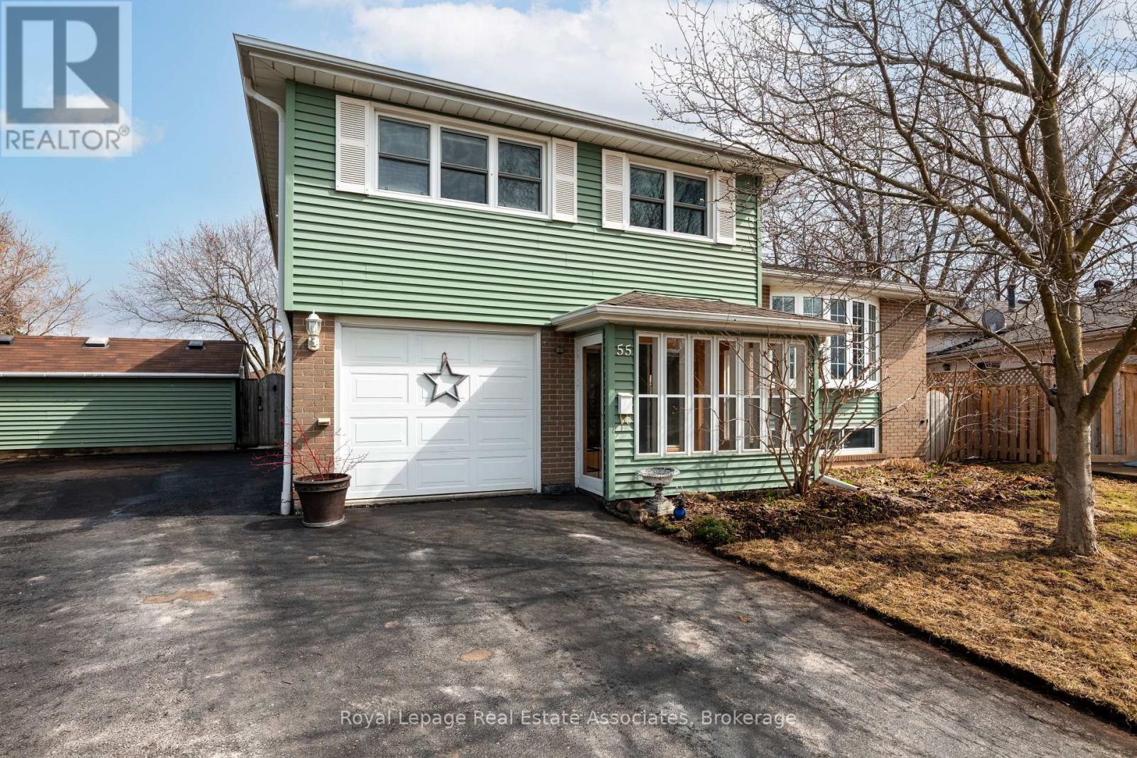 55 Eleanor Crescent, Halton Hills (Georgetown), Ontario  L7G 2T7 - Photo 3 - W12920990