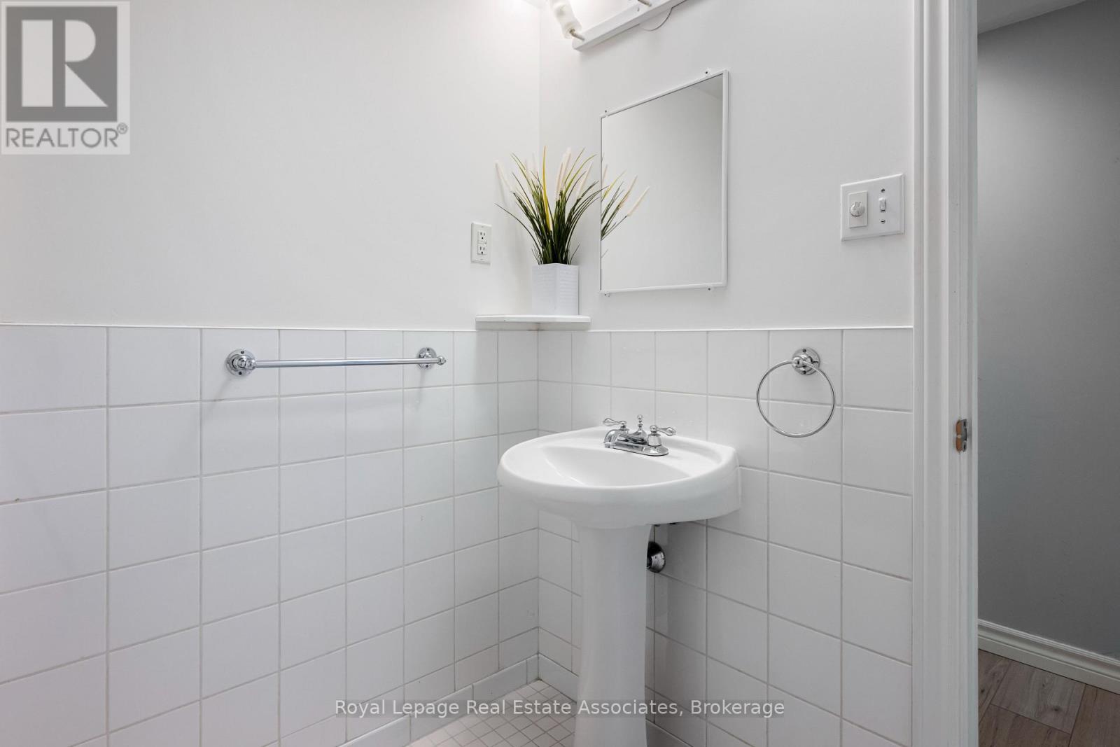 55 Eleanor Crescent, Halton Hills (Georgetown), Ontario  L7G 2T7 - Photo 37 - W12920990