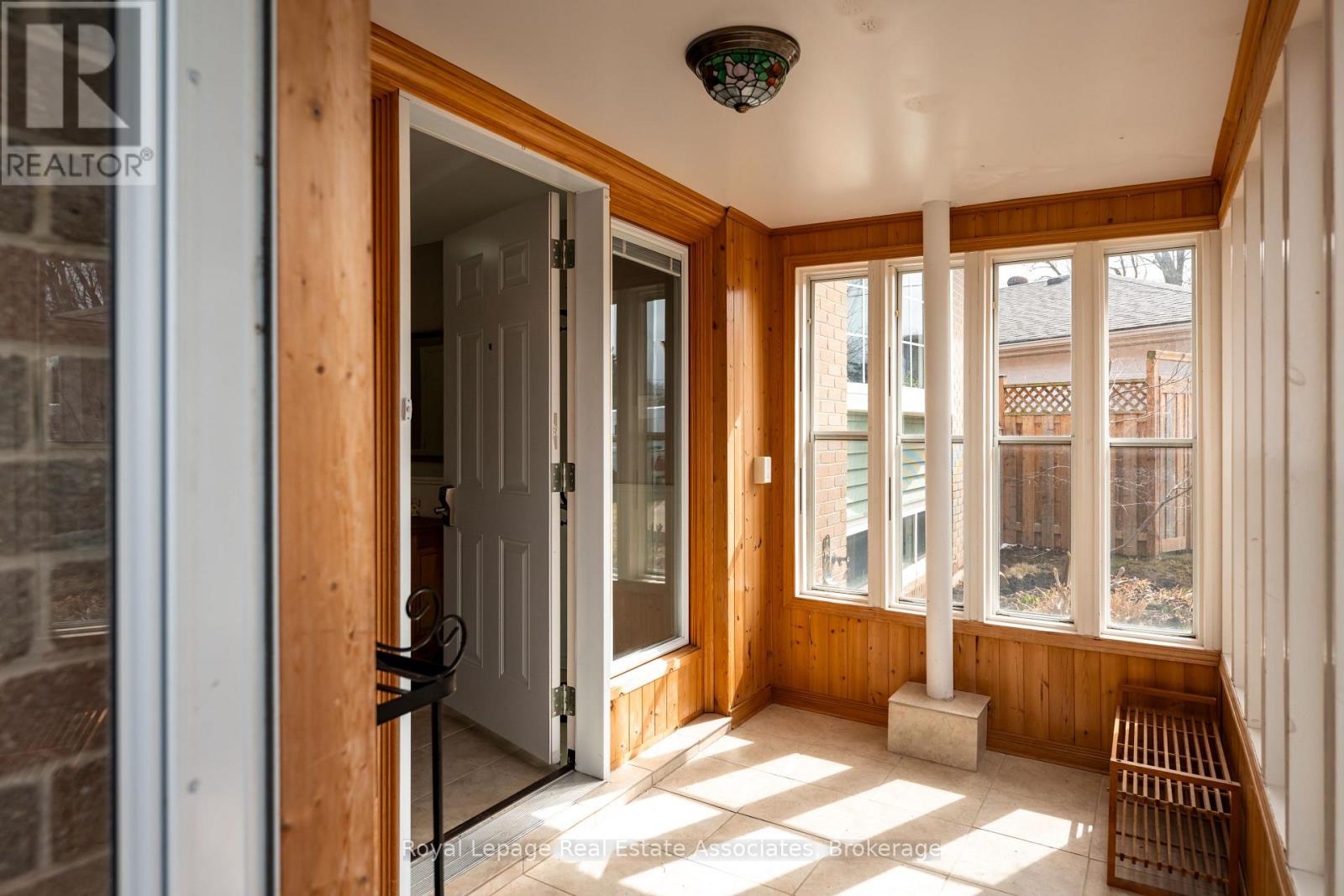 55 Eleanor Crescent, Halton Hills (Georgetown), Ontario  L7G 2T7 - Photo 4 - W12920990