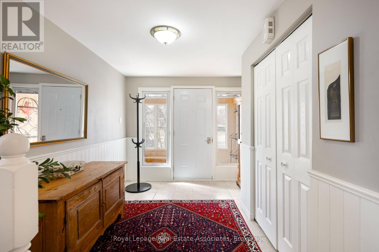 55 Eleanor Crescent, Halton Hills (Georgetown), Ontario  L7G 2T7 - Photo 6 - W12920990