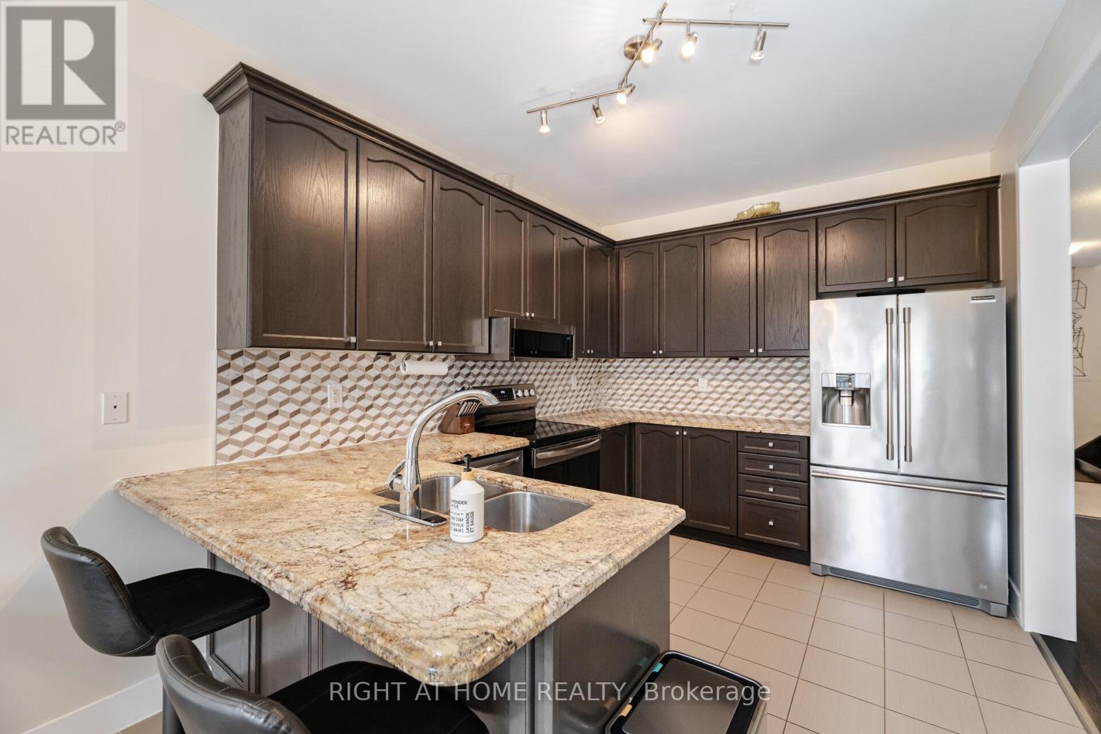 14 Duffel Crescent, Halton Hills (Georgetown), Ontario  L7G 0H7 - Photo 12 - W12921748