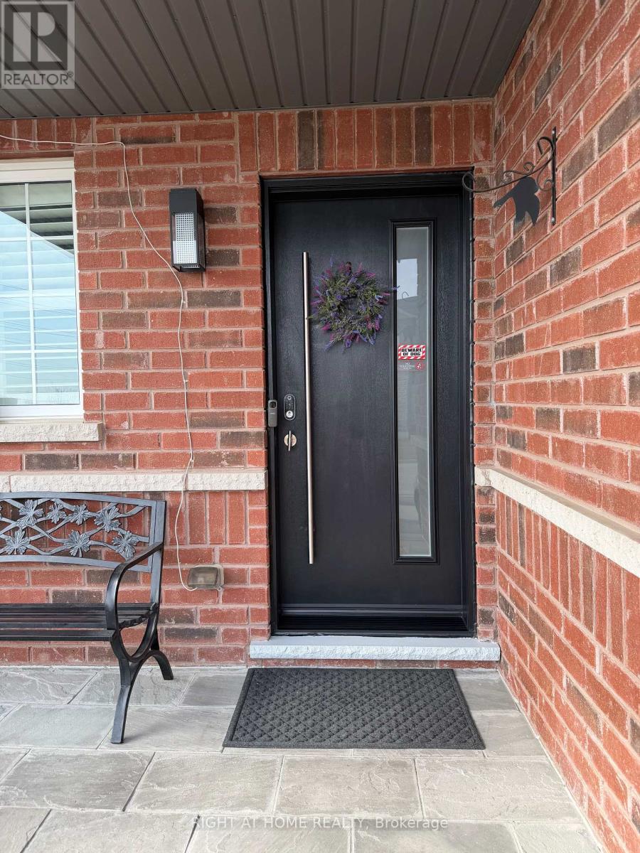 14 Duffel Crescent, Halton Hills (Georgetown), Ontario  L7G 0H7 - Photo 2 - W12921748