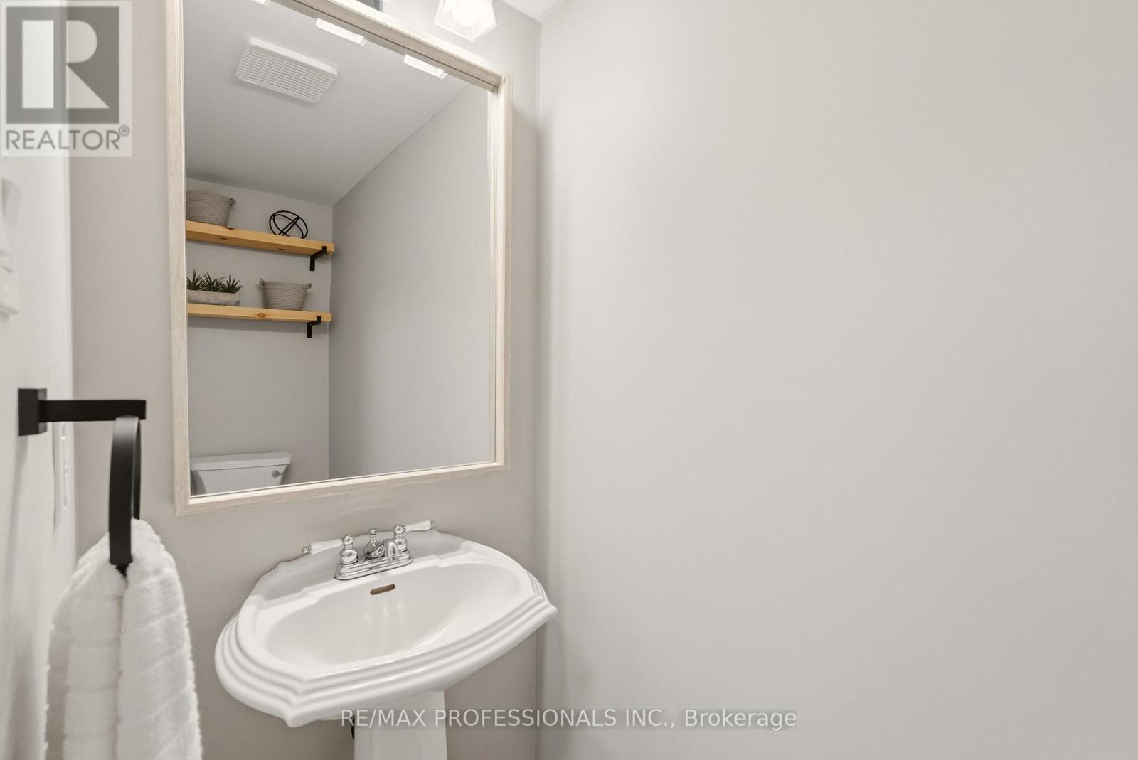 34 Harding Street, Halton Hills (Georgetown), Ontario  L7G 6B2 - Photo 11 - W12922368