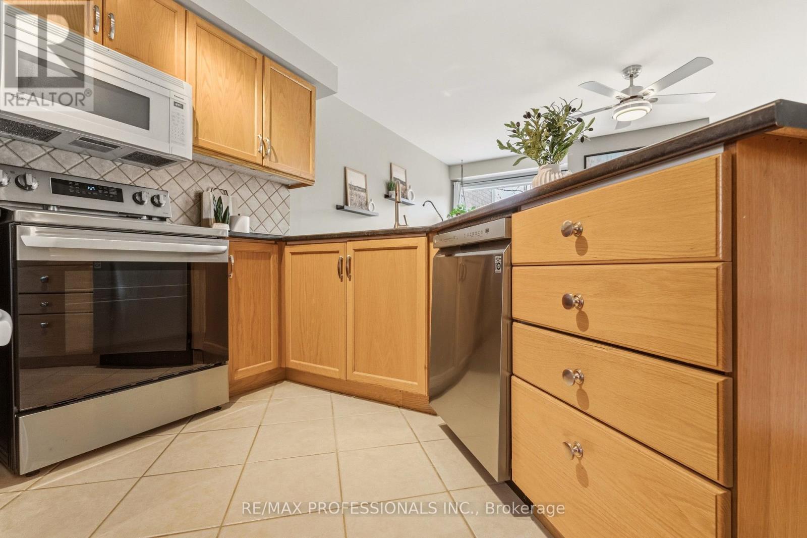 34 Harding Street, Halton Hills (Georgetown), Ontario  L7G 6B2 - Photo 14 - W12922368