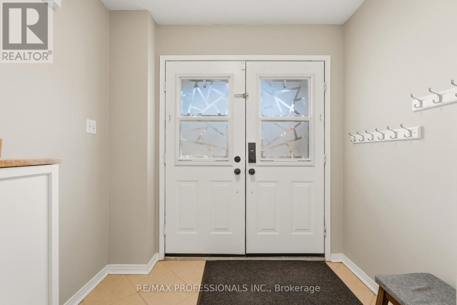 34 Harding Street, Halton Hills (Georgetown), Ontario  L7G 6B2 - Photo 8 - W12922368