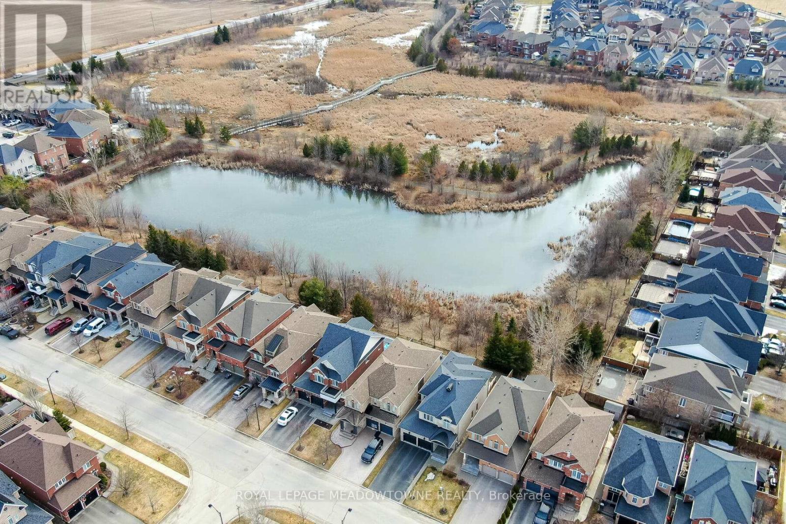 10 Silver Pond Drive, Halton Hills (Georgetown), Ontario  L7G 6L9 - Photo 4 - W12922512