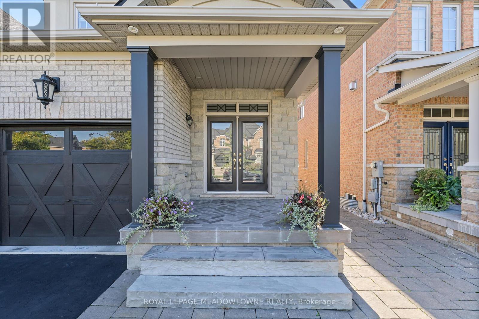 10 Silver Pond Drive, Halton Hills (Georgetown), Ontario  L7G 6L9 - Photo 6 - W12922512