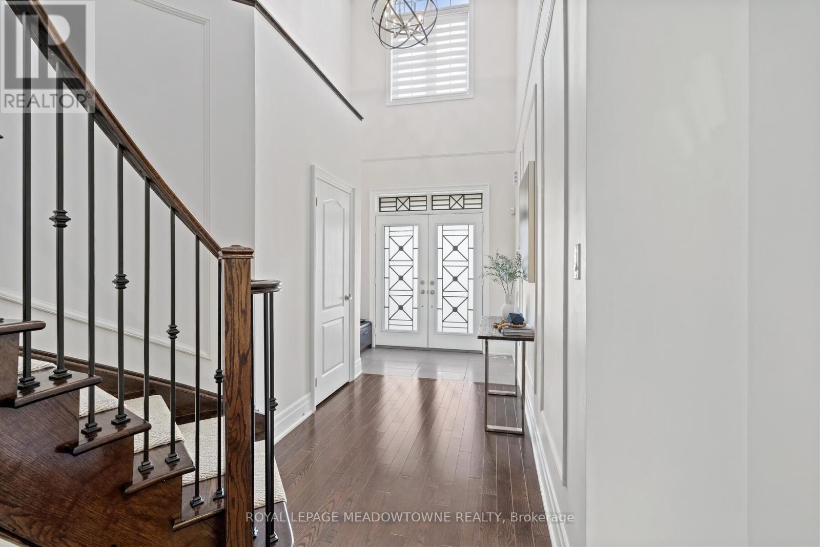 10 Silver Pond Drive, Halton Hills (Georgetown), Ontario  L7G 6L9 - Photo 8 - W12922512