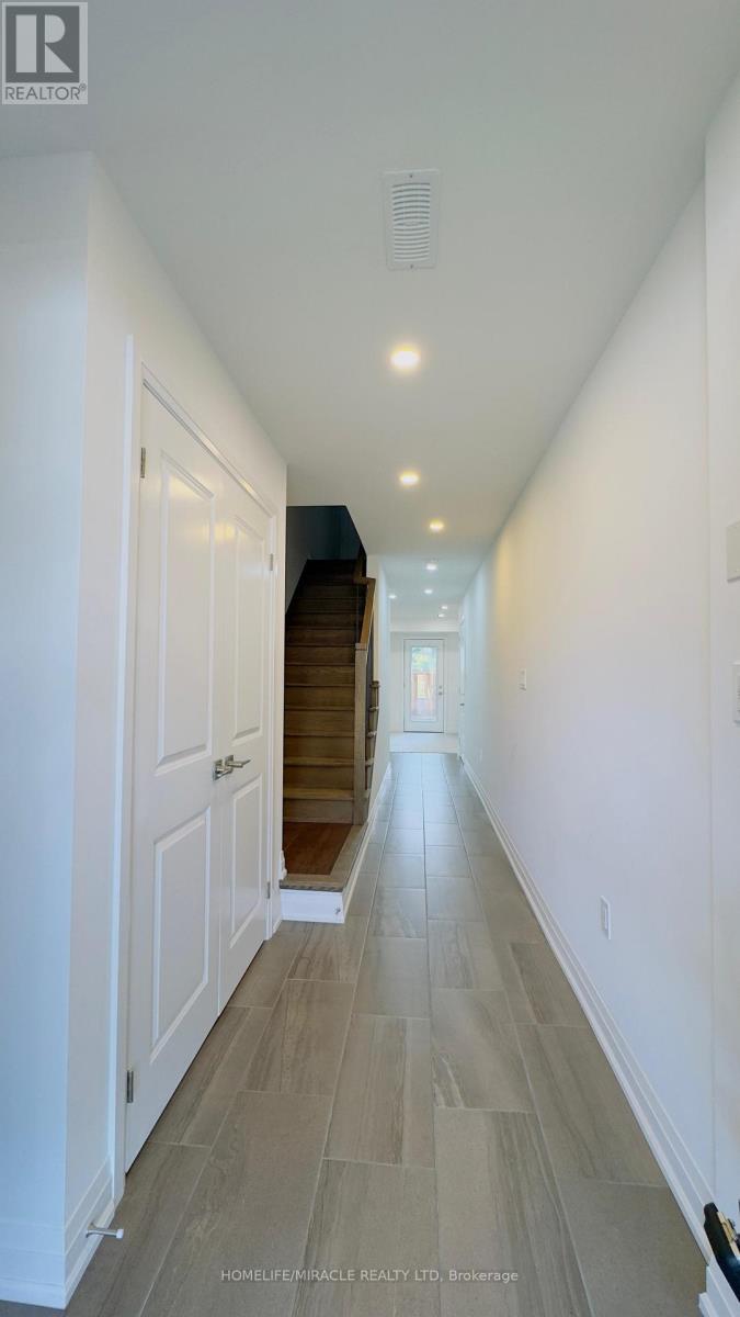 9 Briar Court, Halton Hills (Georgetown), Ontario  L7G 0P5 - Photo 3 - W12923634