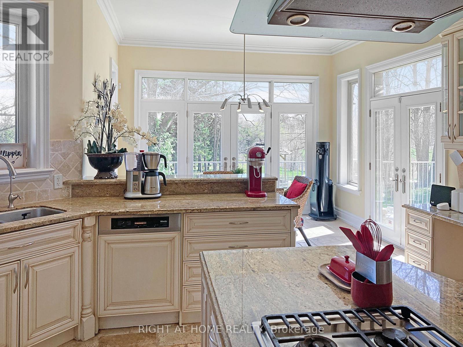 16282 27 Side Rd, Halton Hills (Rural Halton Hills), Ontario  L0P 1N0 - Photo 11 - W12924204