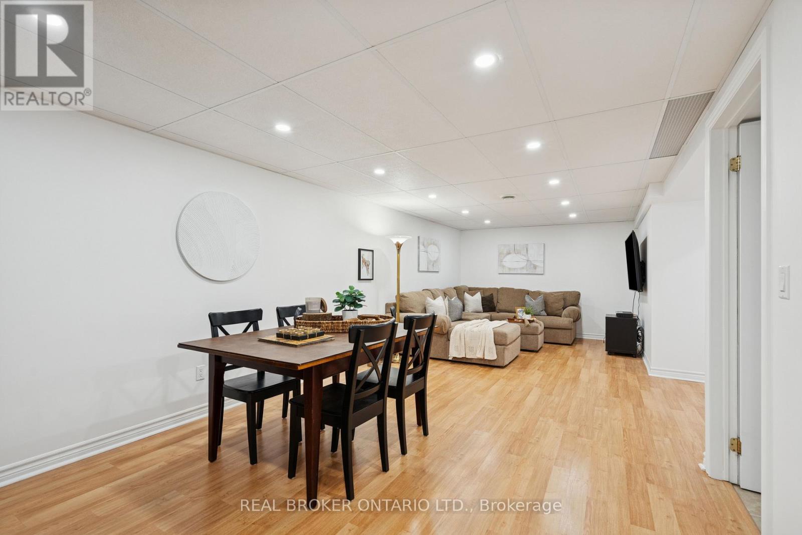 75 Doctor Moore Court, Halton Hills (Ac Acton), Ontario  L7J 3A6 - Photo 33 - W12924748