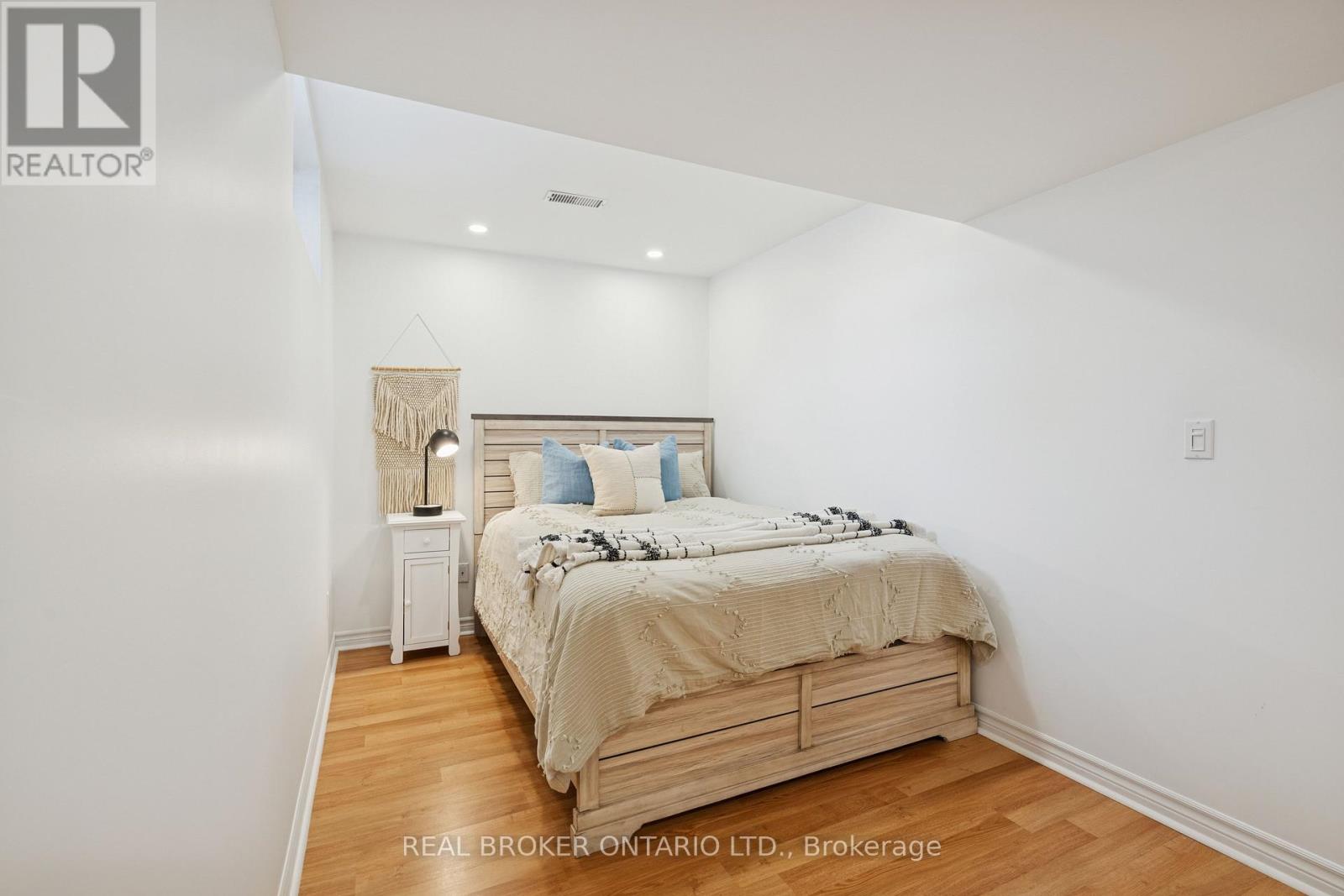 75 Doctor Moore Court, Halton Hills (Ac Acton), Ontario  L7J 3A6 - Photo 39 - W12924748