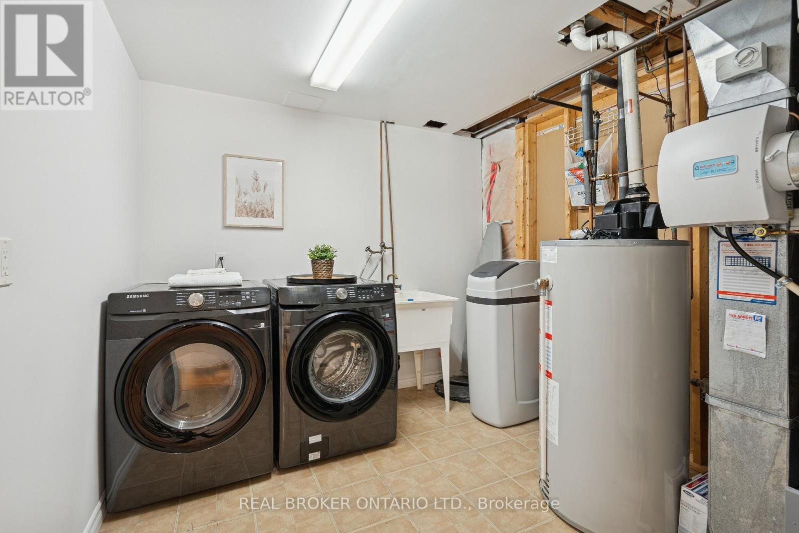 75 Doctor Moore Court, Halton Hills (Ac Acton), Ontario  L7J 3A6 - Photo 41 - W12924748