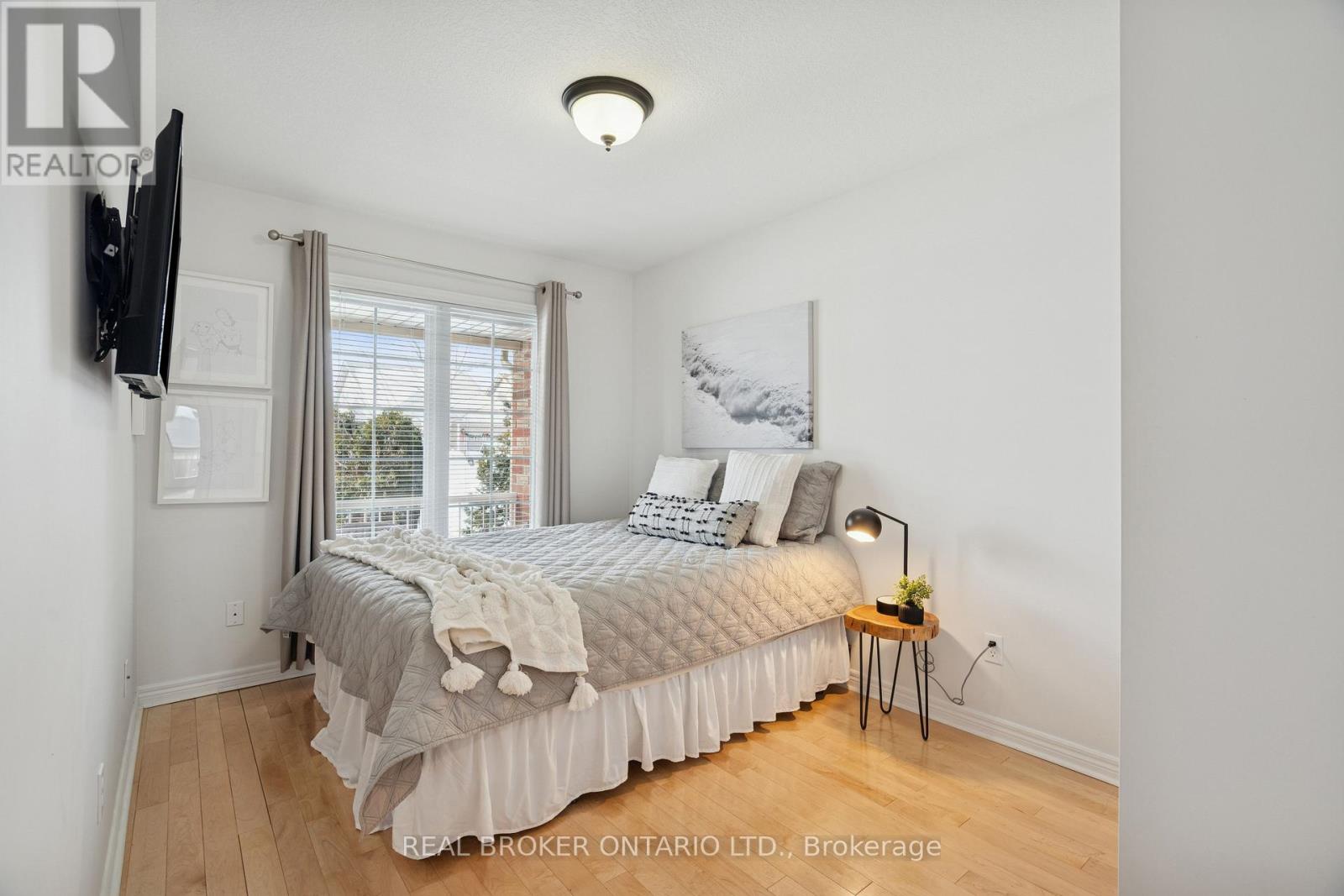 75 Doctor Moore Court, Halton Hills (Ac Acton), Ontario  L7J 3A6 - Photo 7 - W12924748