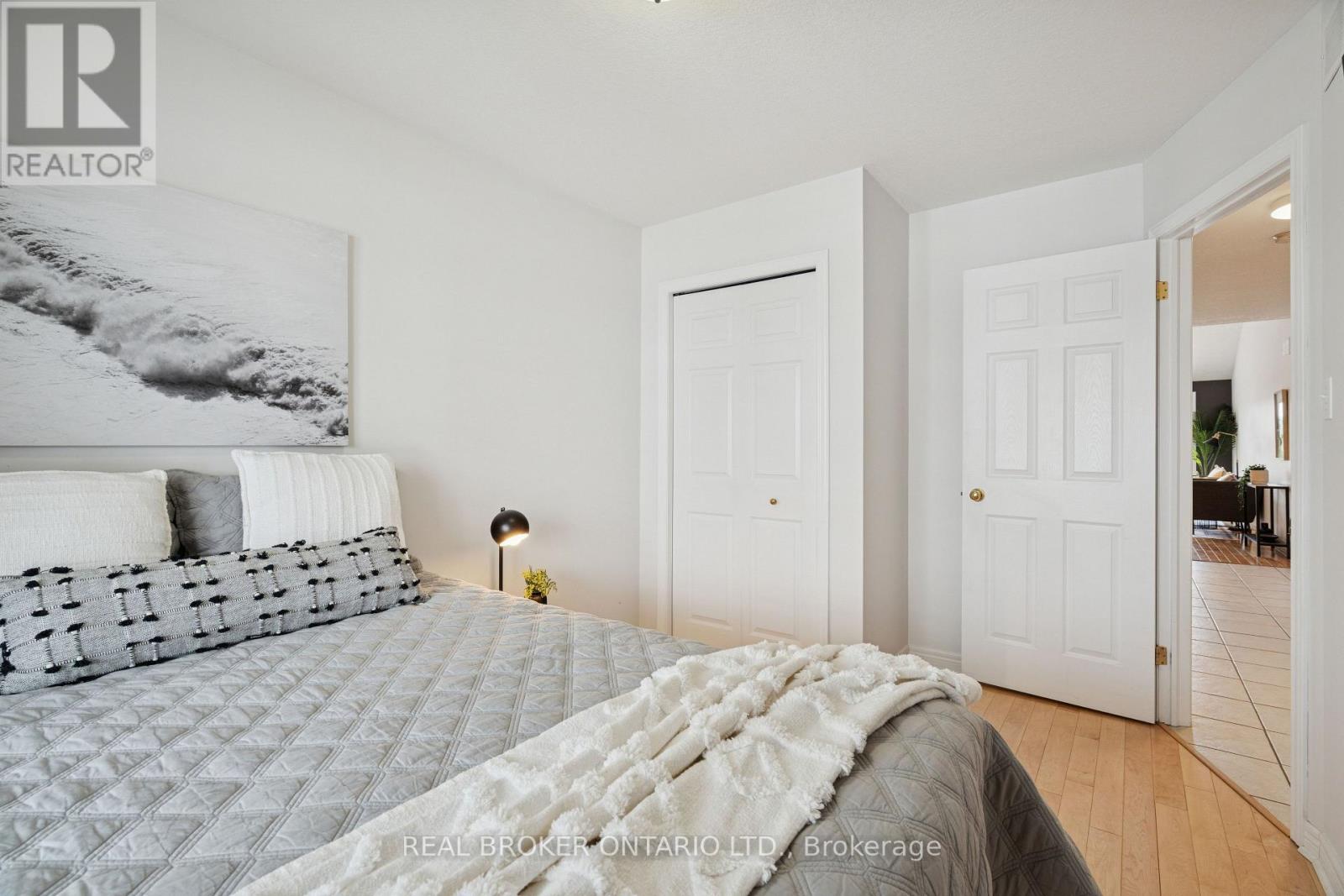 75 Doctor Moore Court, Halton Hills (Ac Acton), Ontario  L7J 3A6 - Photo 8 - W12924748