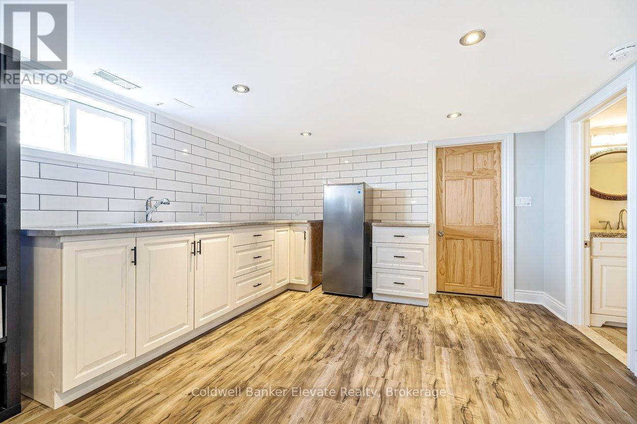 268 Peel Street, Halton Hills (Ac Acton), Ontario  L7J 1M8 - Photo 35 - W12925766