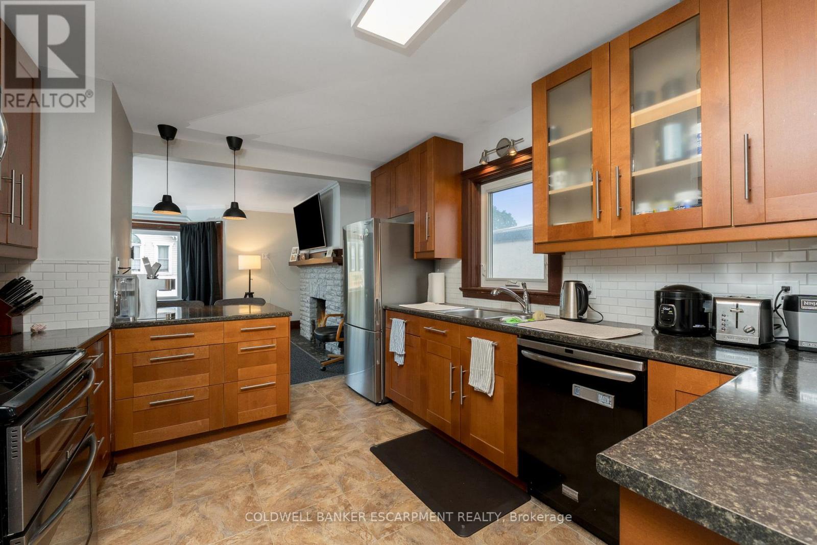 A - 20 Mill Street E, Halton Hills (Ac Acton), Ontario  L7J 1G9 - Photo 1 - W12926970