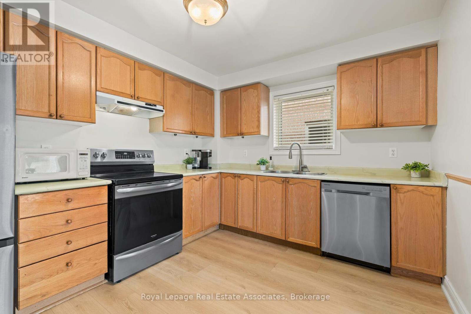 80 Lauchlin Crescent, Halton Hills (Georgetown), Ontario  L7G 5R5 - Photo 15 - W12927882