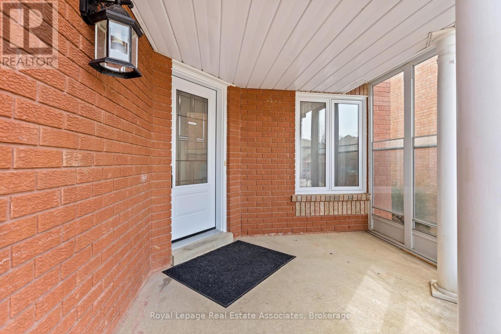 80 Lauchlin Crescent, Halton Hills (Georgetown), Ontario  L7G 5R5 - Photo 3 - W12927882