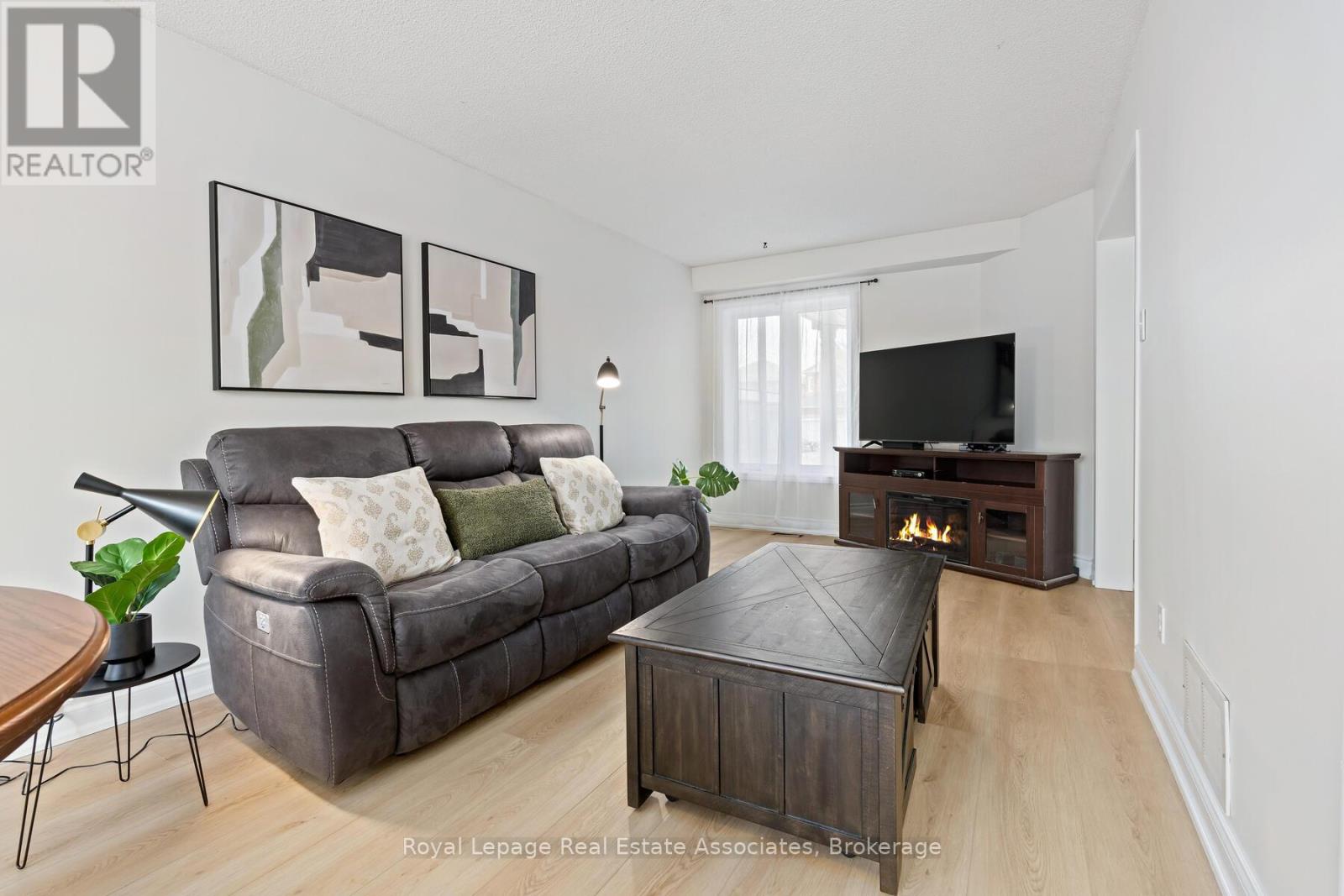 80 Lauchlin Crescent, Halton Hills (Georgetown), Ontario  L7G 5R5 - Photo 5 - W12927882