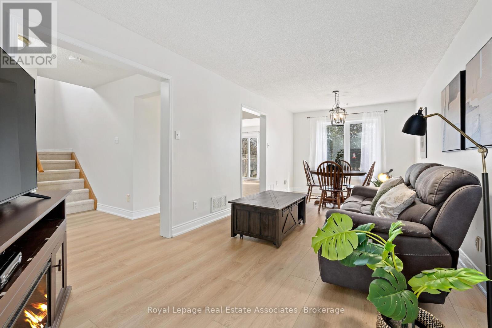 80 Lauchlin Crescent, Halton Hills (Georgetown), Ontario  L7G 5R5 - Photo 7 - W12927882