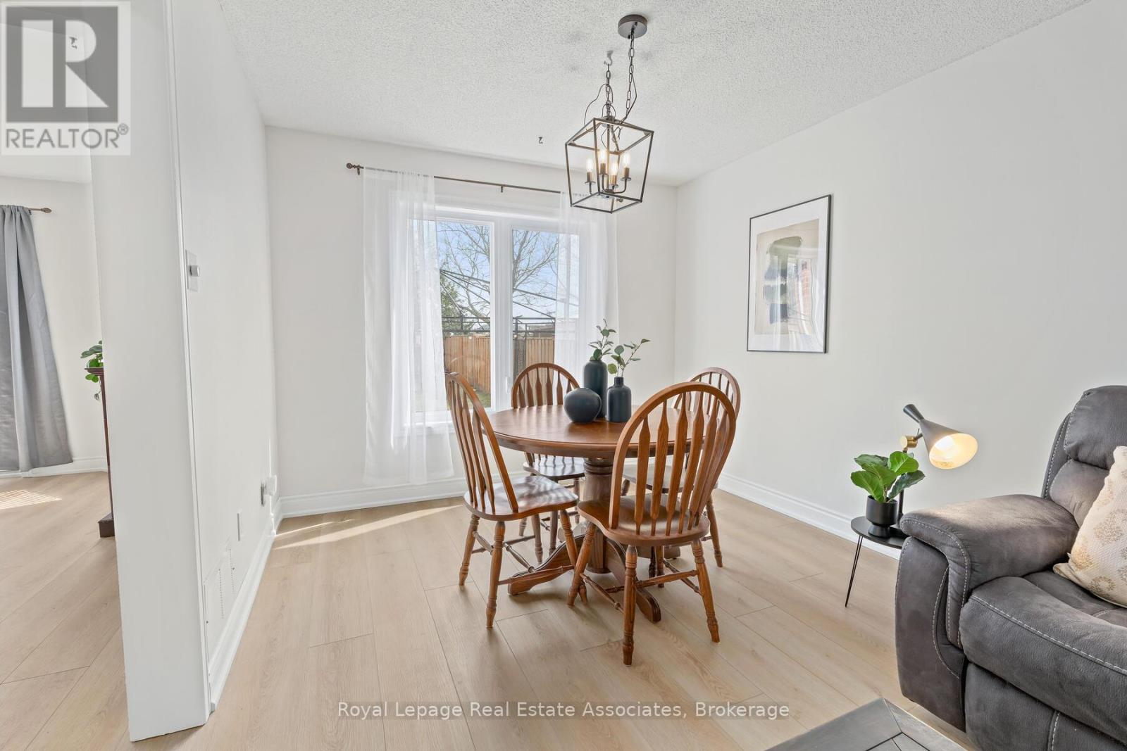 80 Lauchlin Crescent, Halton Hills (Georgetown), Ontario  L7G 5R5 - Photo 8 - W12927882