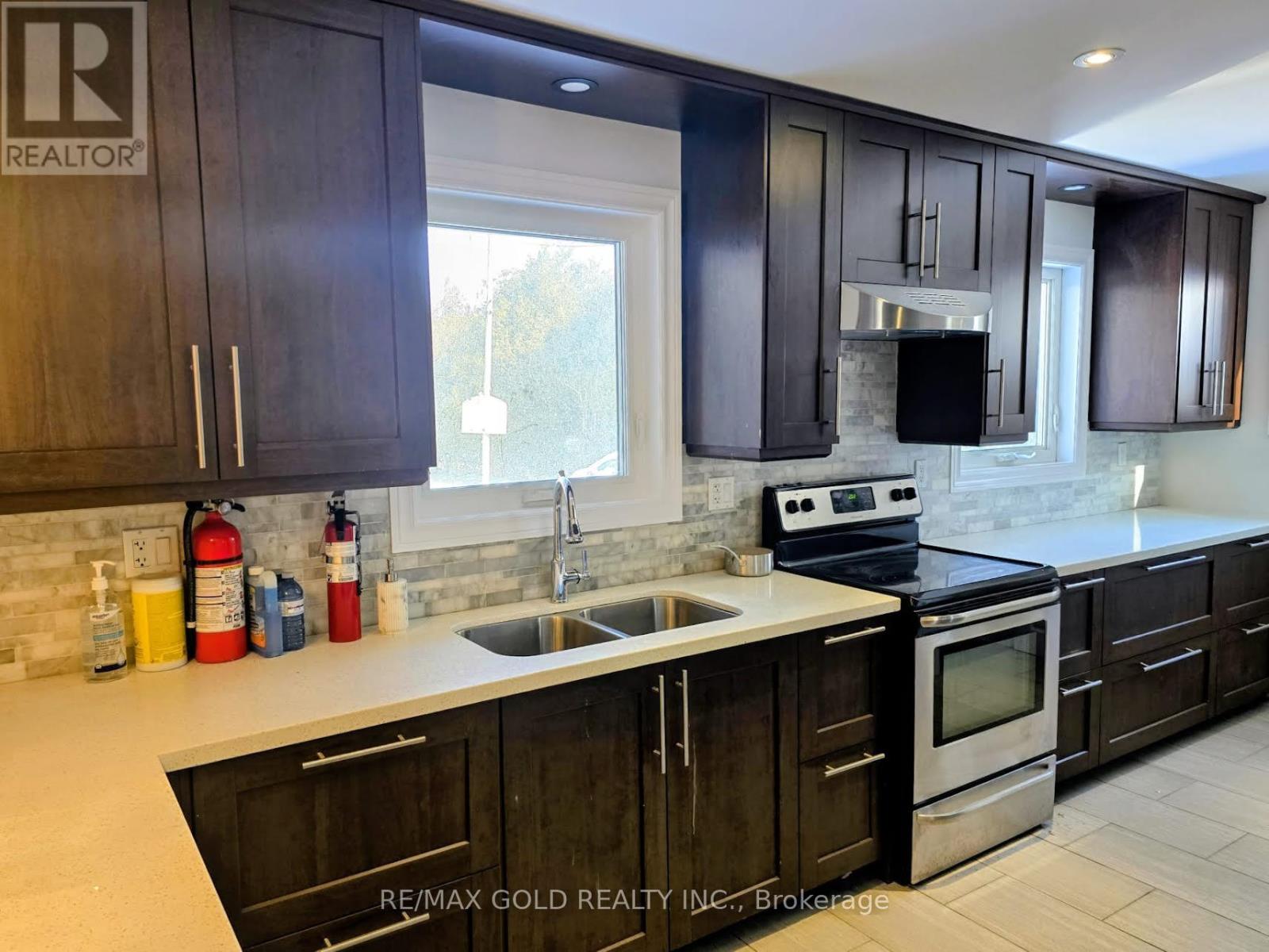 10512 Trafalgar Road, Halton Hills (Rural Halton Hills), Ontario  L7G 4S5 - Photo 2 - W12928468