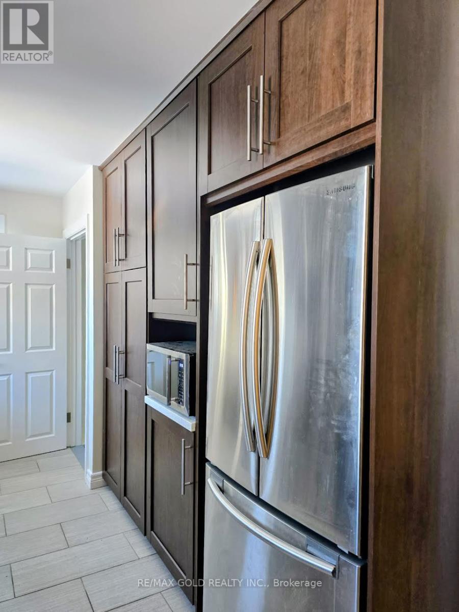 10512 Trafalgar Road, Halton Hills (Rural Halton Hills), Ontario  L7G 4S5 - Photo 3 - W12928468