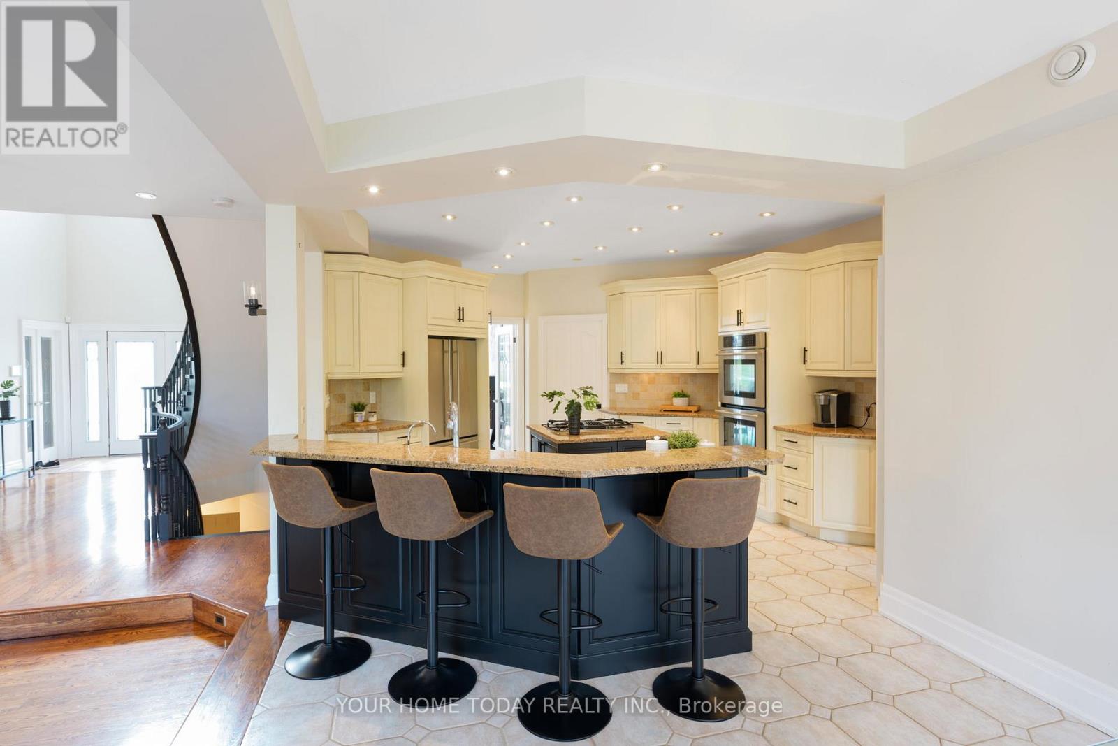 21 Turtle Lake Drive, Halton Hills (Rural Halton Hills), Ontario  L7J 2W7 - Photo 11 - W12928654