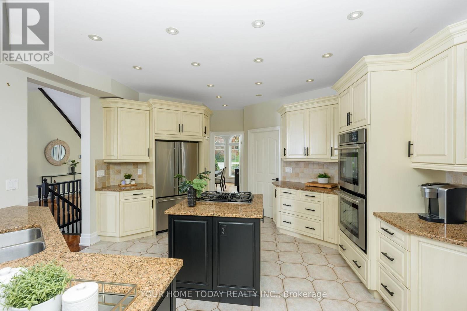 21 Turtle Lake Drive, Halton Hills (Rural Halton Hills), Ontario  L7J 2W7 - Photo 12 - W12928654