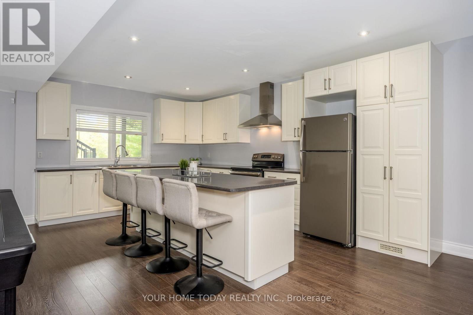 21 Turtle Lake Drive, Halton Hills (Rural Halton Hills), Ontario  L7J 2W7 - Photo 39 - W12928654