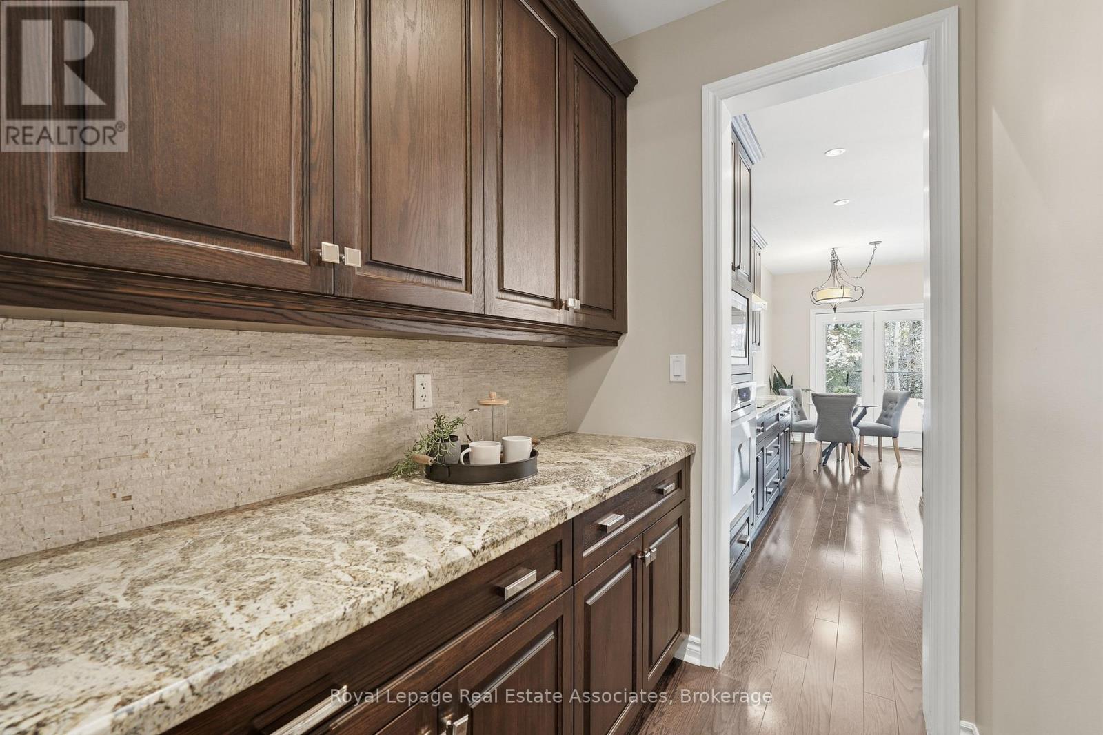 290 Eaton Street, Halton Hills (Georgetown), Ontario  L7G 6N8 - Photo 10 - W12929044