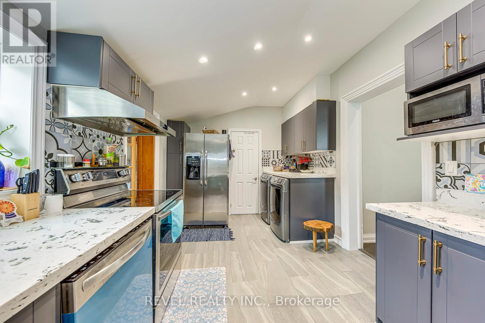 48 Young Street, Halton Hills (Ac Acton), Ontario  L7J 2G7 - Photo 11 - W12929508