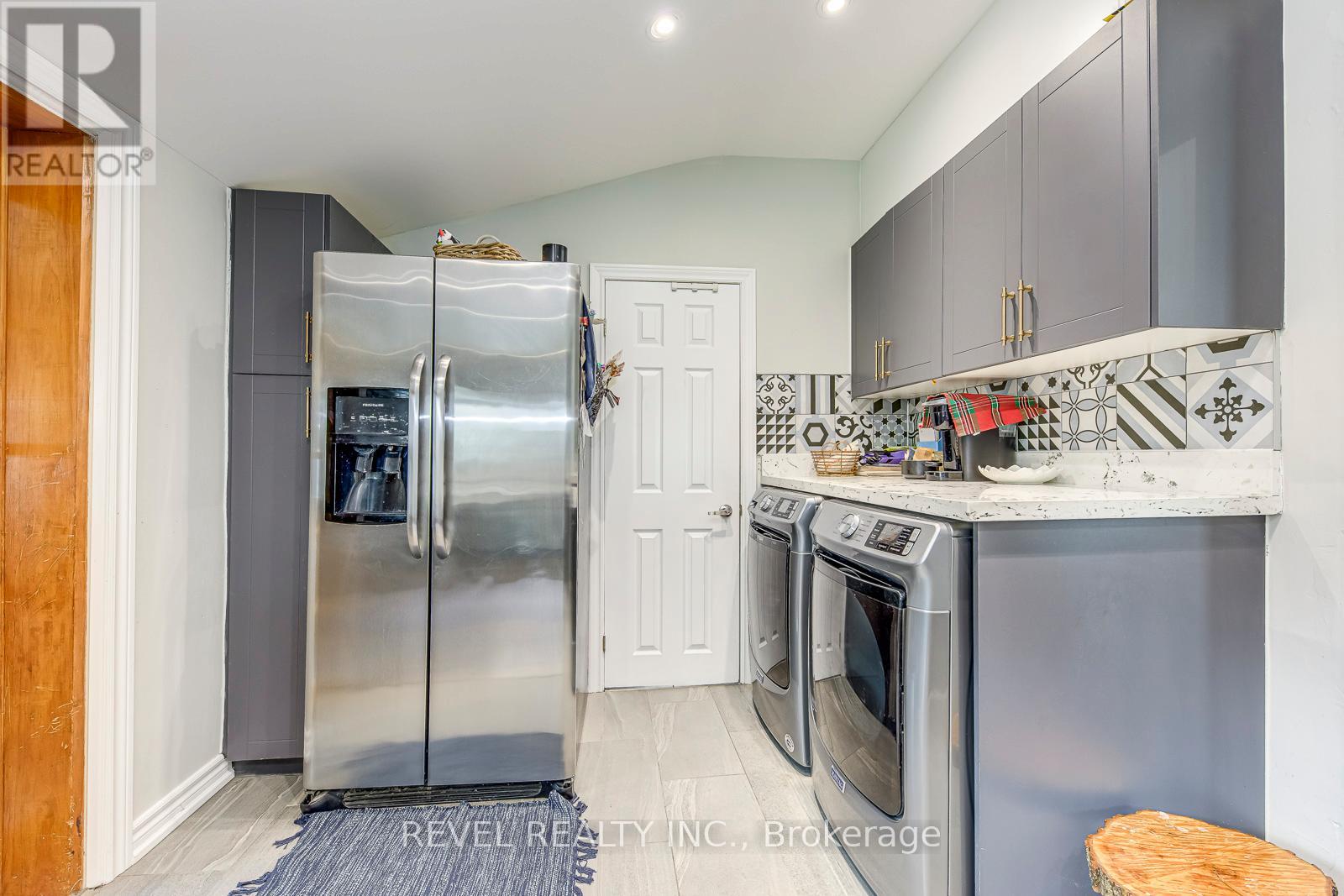 48 Young Street, Halton Hills (Ac Acton), Ontario  L7J 2G7 - Photo 12 - W12929508