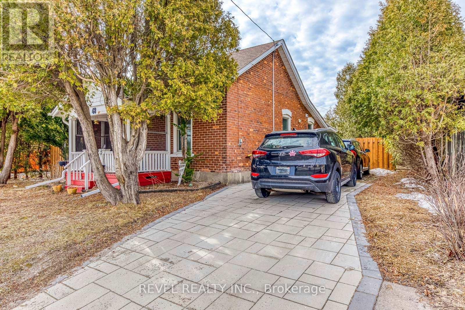 48 Young Street, Halton Hills (Ac Acton), Ontario  L7J 2G7 - Photo 2 - W12929508