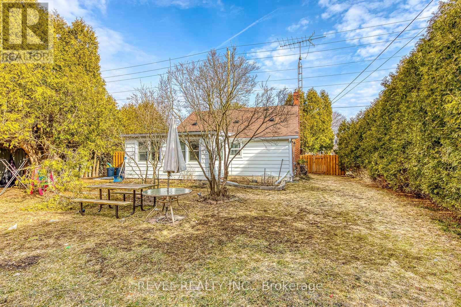 48 Young Street, Halton Hills (Ac Acton), Ontario  L7J 2G7 - Photo 24 - W12929508
