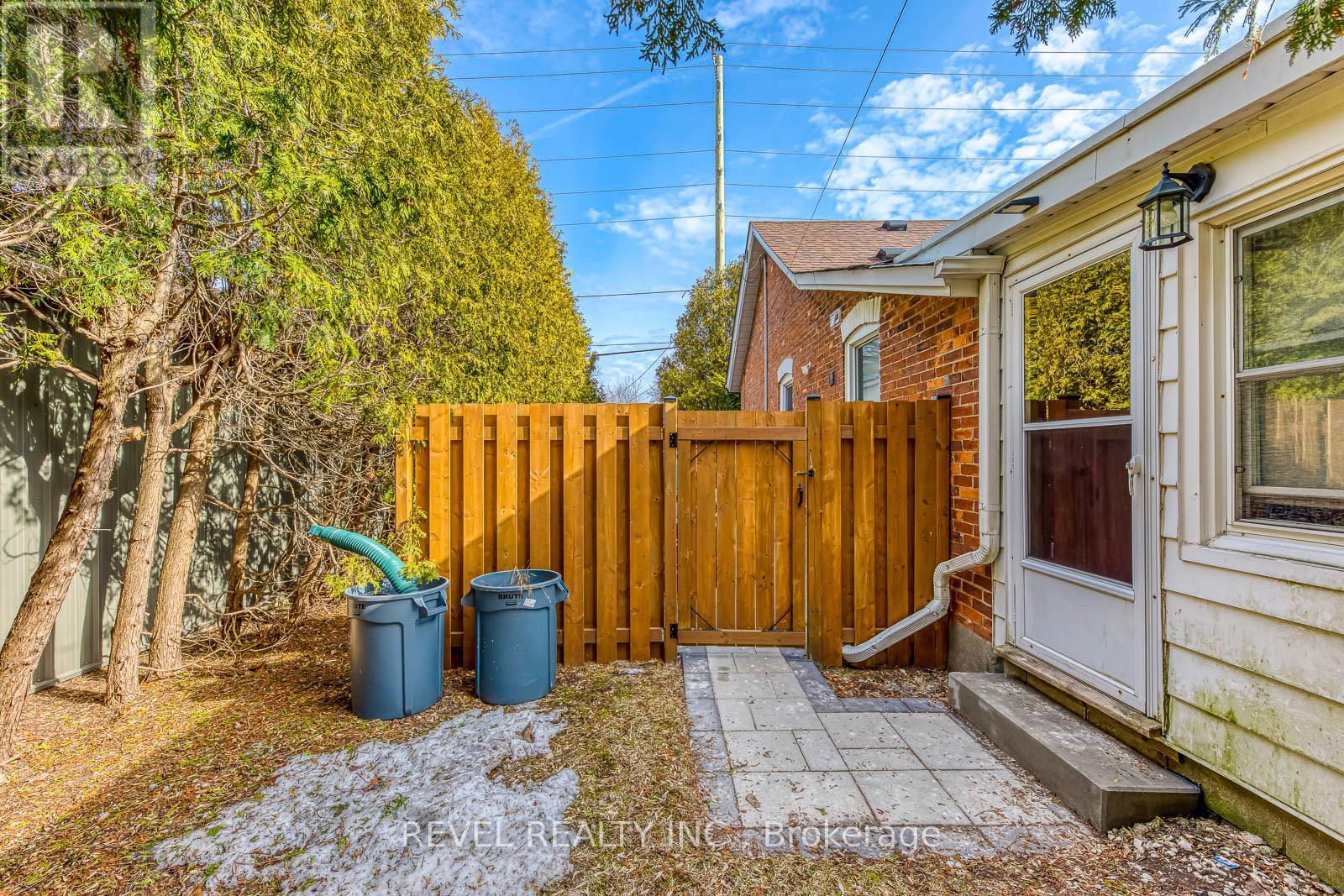 48 Young Street, Halton Hills (Ac Acton), Ontario  L7J 2G7 - Photo 25 - W12929508