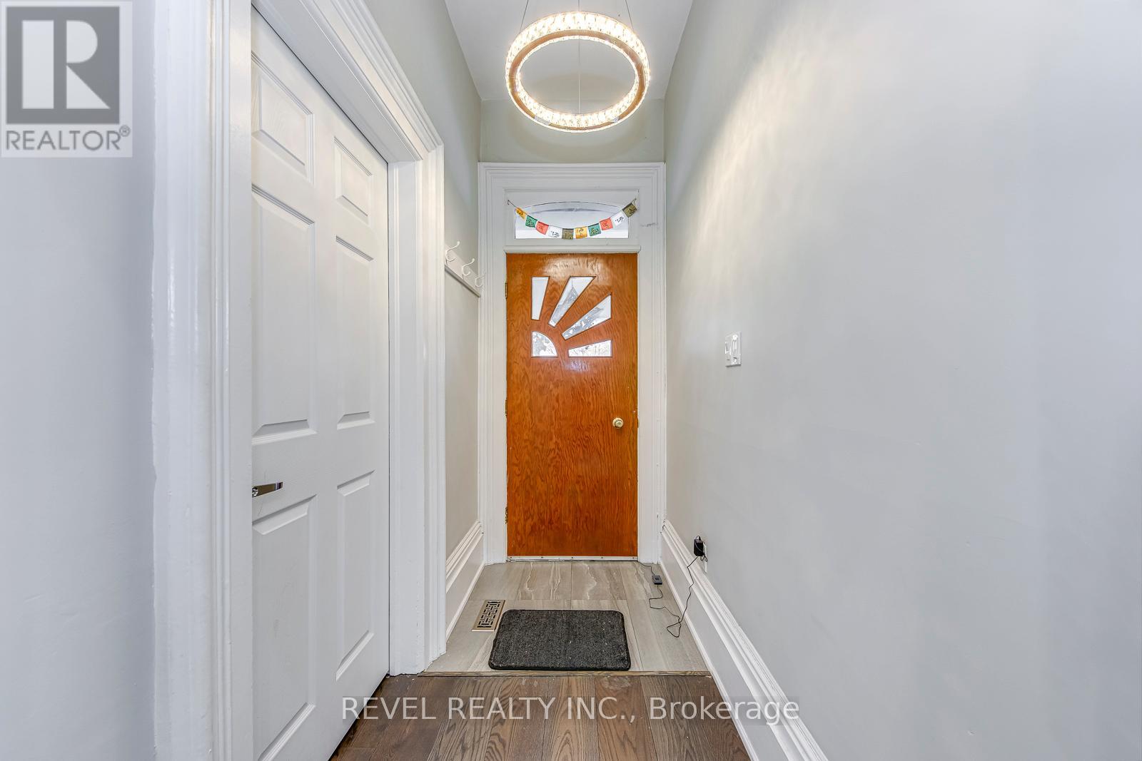 48 Young Street, Halton Hills (Ac Acton), Ontario  L7J 2G7 - Photo 3 - W12929508