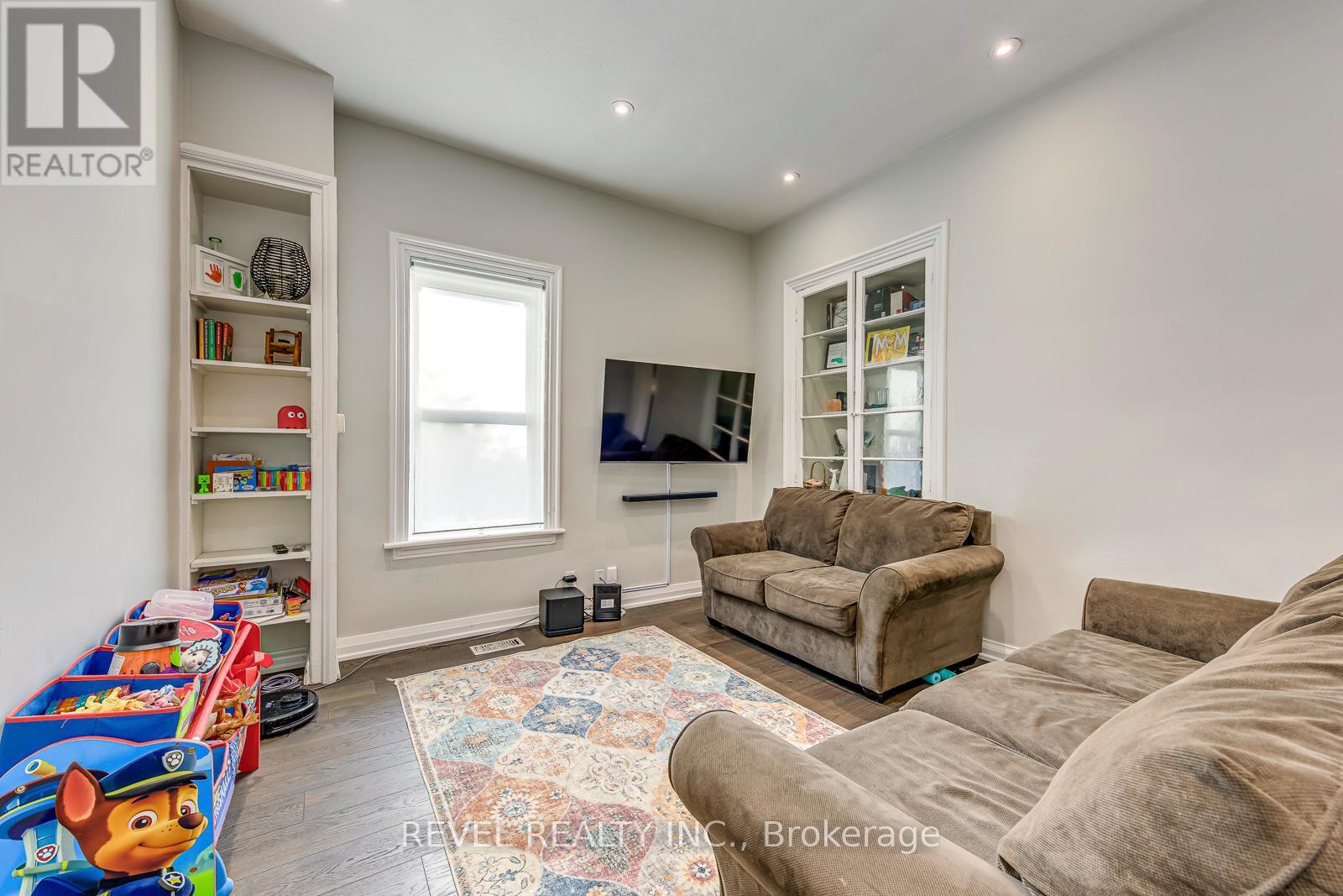 48 Young Street, Halton Hills (Ac Acton), Ontario  L7J 2G7 - Photo 4 - W12929508