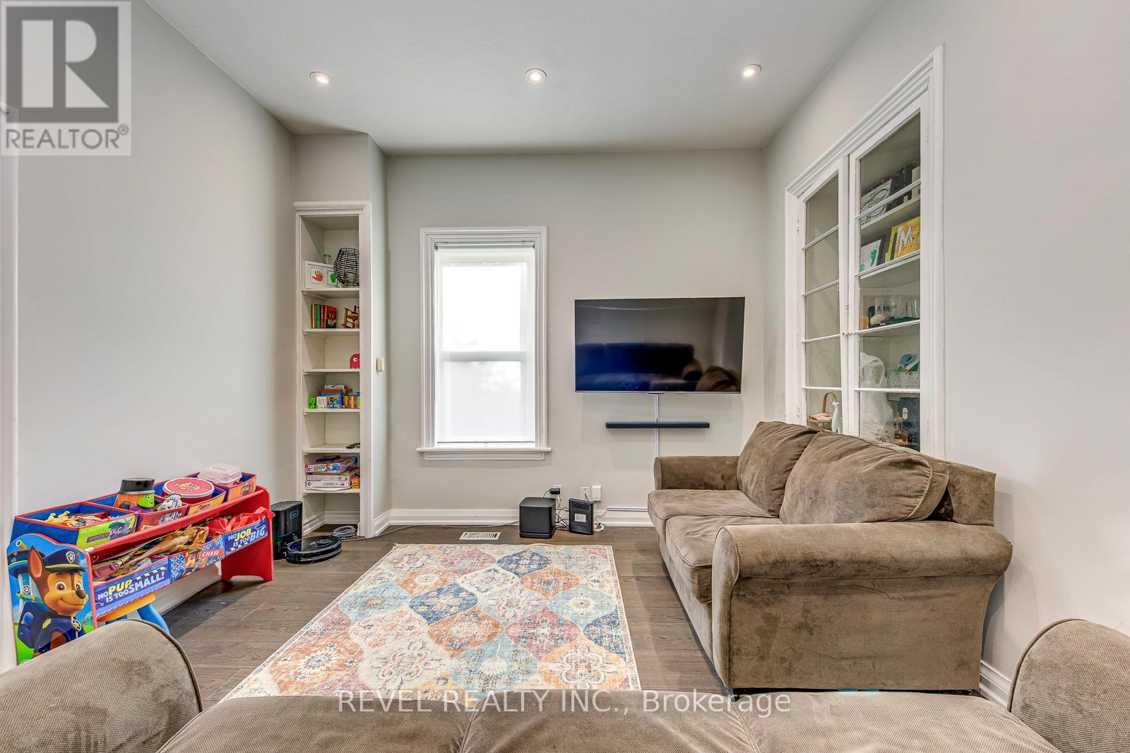 48 Young Street, Halton Hills (Ac Acton), Ontario  L7J 2G7 - Photo 5 - W12929508