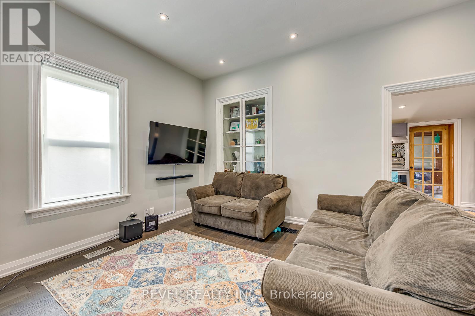 48 Young Street, Halton Hills (Ac Acton), Ontario  L7J 2G7 - Photo 6 - W12929508