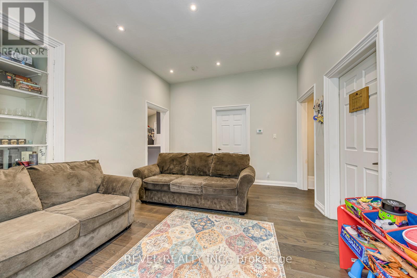 48 Young Street, Halton Hills (Ac Acton), Ontario  L7J 2G7 - Photo 7 - W12929508